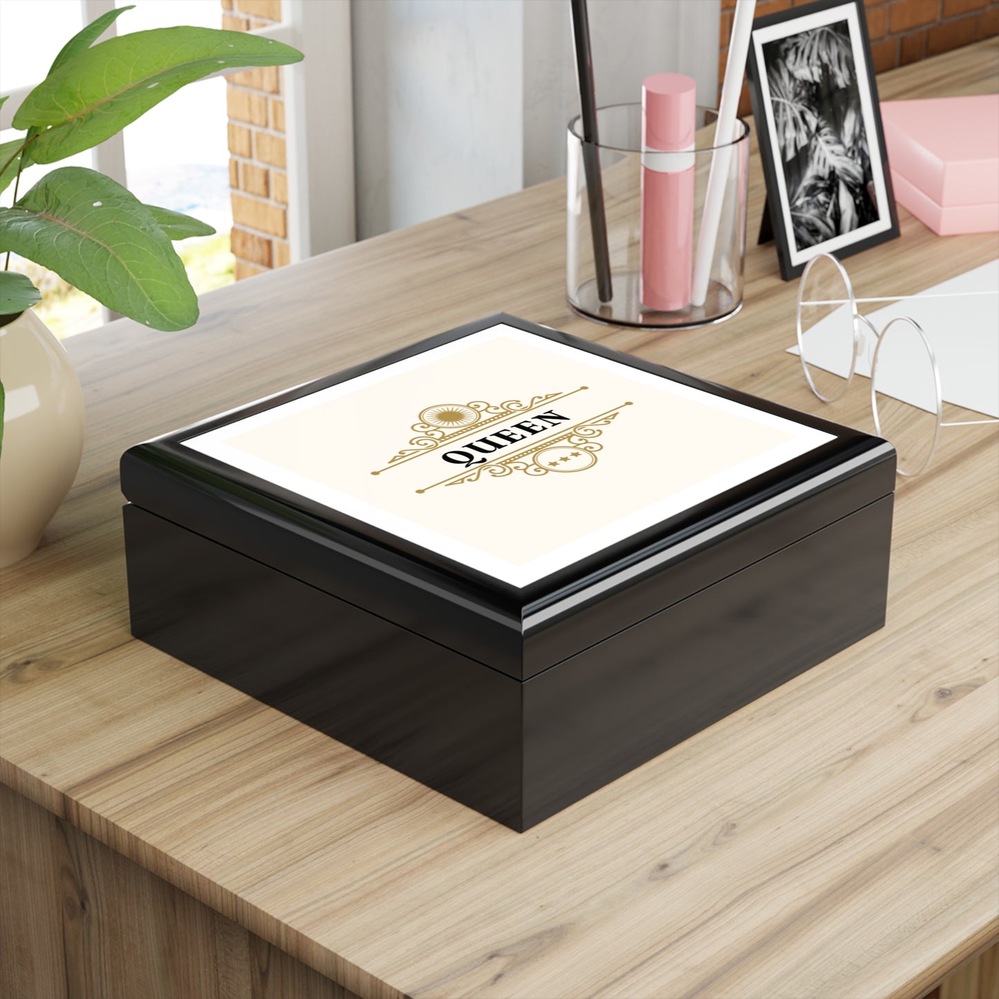 Queen Jewelry Box